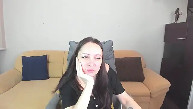 AngellLika online show from November 24, 2025, 1:11 pm