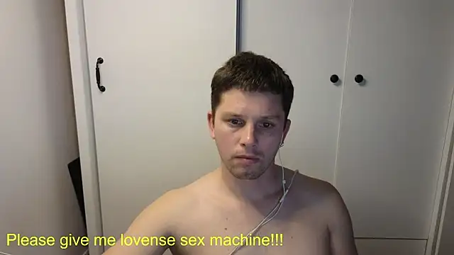 Snapshot of BigL0ve chatting on May 11, 2026, 3:29 pm BigL0ve online show from May 11, 2026, 3:29 pm
