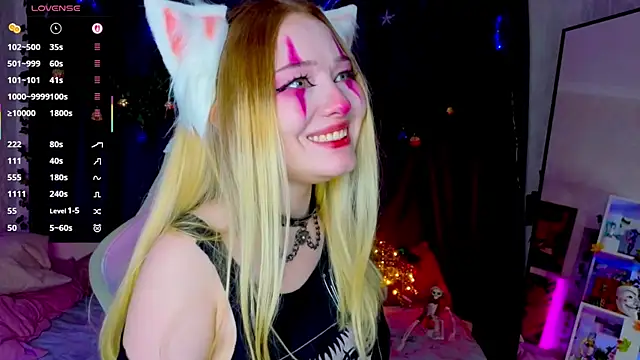 Snapshot of ElswythCovil chatting on December 16, 2025, 4:06 am ElswythCovil online show from December 16, 2025, 4:06 am