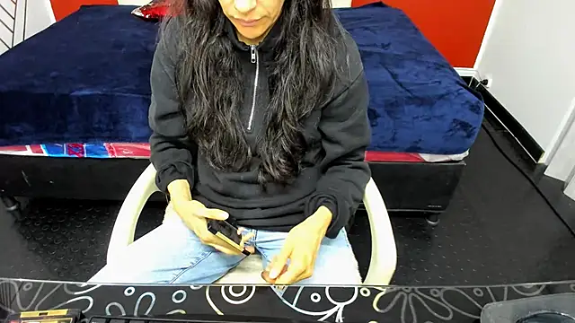 Abrillee1 online show from January 10, 2025, 7:32 pm