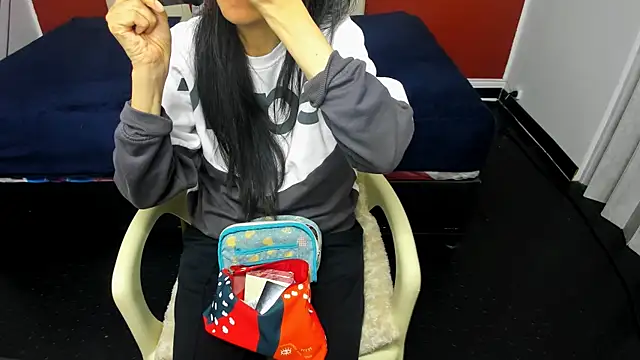 Abrillee1 online show from January 14, 2025, 7:32 pm