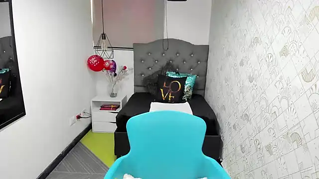 Abrillee1 online show from March 14, 2025, 2:52 pm