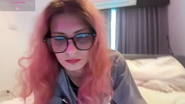 Snapshot of Alice_Pinkhead chatting on July 16, 2026, 9:26 am Alice Pinkhead online show from July 16, 2026, 9:26 am