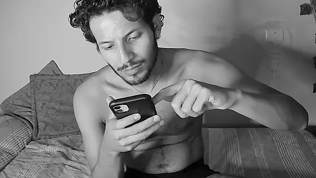 Nicholasrodrii online show from June 14, 2026, 2:24 am