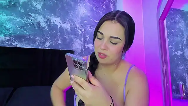 brianaGuzman online show from January 10, 2025, 12:58 pm