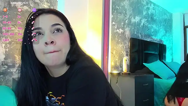 brianaGuzman online show from January 17, 2025, 1:24 pm