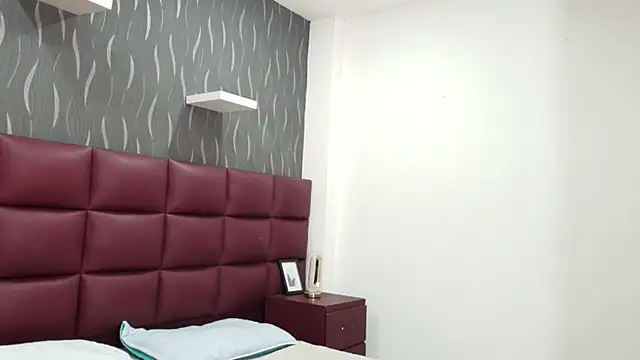 brianaGuzman online show from September 20, 2025, 2:29 pm