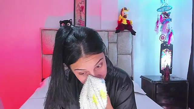 brianaGuzman online show from February 8, 2026, 6:00 pm