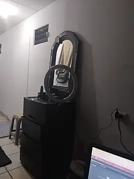 Tripisv online show from November 18, 2025, 4:06 am