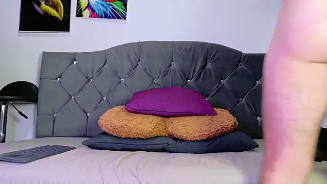 Snapshot of louis_bcasta1 chatting on October 28, 2025, 11:03 am louis bcasta1 online show from October 28, 2025, 11:03 am