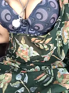 baby soni78690 online show from March 5, 2026, 4:47 pm