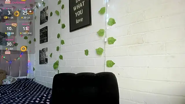 Snapshot of katt__black__ chatting on December 19, 2025, 9:44 pm katt black online show from December 19, 2025, 9:44 pm