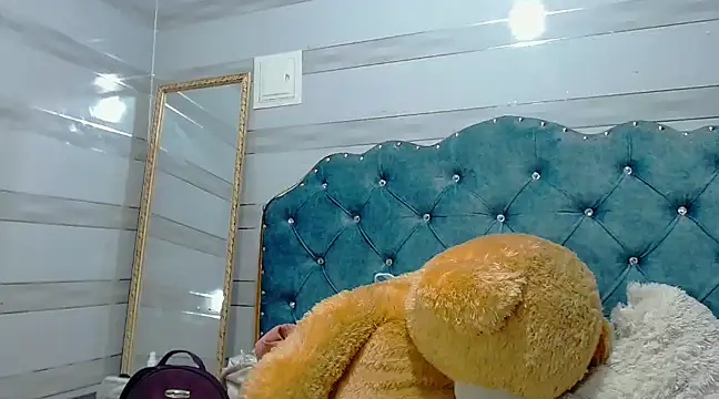 lily jamesx online show from January 31, 2025, 5:32 pm