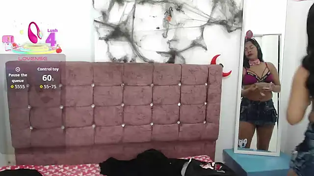 lily jamesx online show from October 26, 2025, 1:28 pm