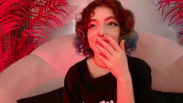 EvaHalsey online show from December 4, 2025, 8:06 pm