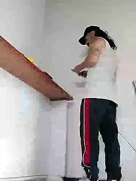 AndresSmith   online show from January 3, 2025, 4:48 pm