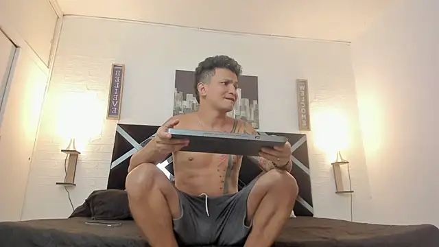 nakedfoam1 online show from November 26, 2025, 3:18 am