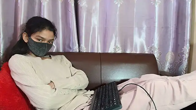 Snapshot of Srabontii chatting on February 9, 2026, 8:13 pm Srabontii online show from February 9, 2026, 8:13 pm