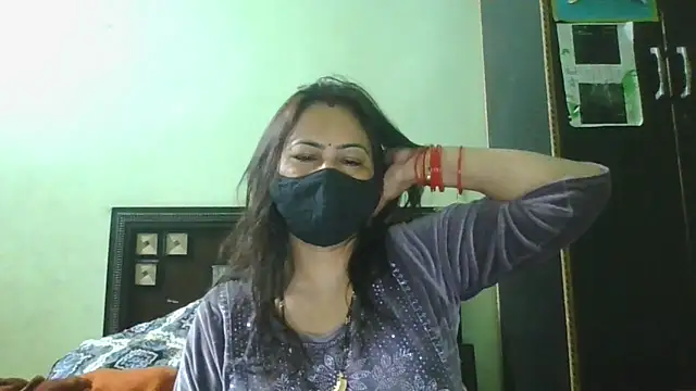 Snapshot of couplesuni chatting on February 11, 2026, 5:01 am couplesuni online show from February 11, 2026, 5:01 am