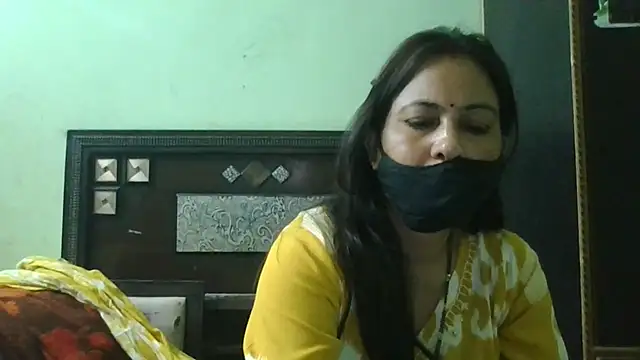 Snapshot of couplesuni chatting on March 1, 2026, 9:33 am couplesuni online show from March 1, 2026, 9:33 am