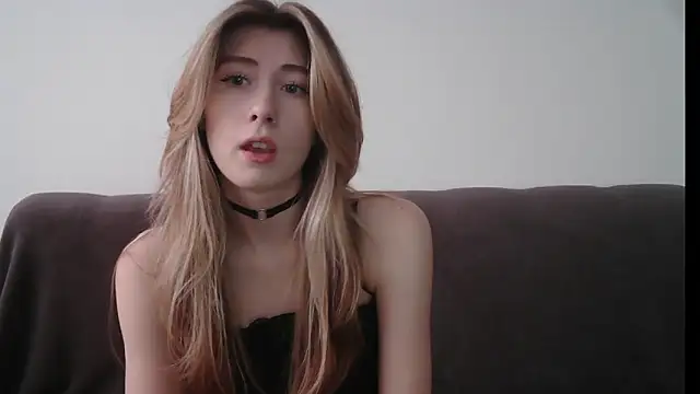 Snapshot of ErikaShyy chatting on February 3, 2025, 7:18 am ErikaShyy online show from February 3, 2025, 7:18 am