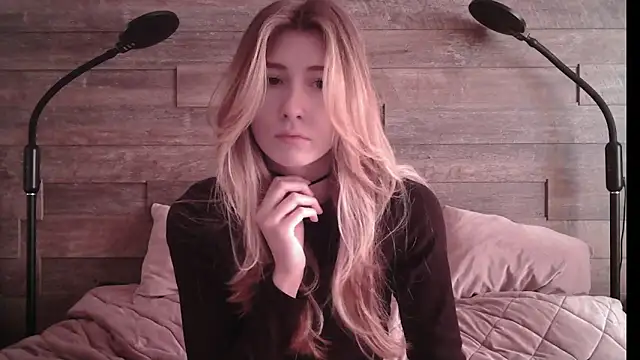 Snapshot of ErikaShyy chatting on February 26, 2025, 11:30 am ErikaShyy online show from February 26, 2025, 11:30 am