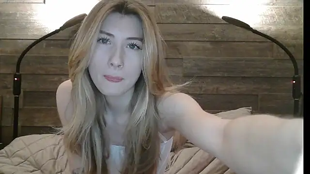 Snapshot of ErikaShyy chatting on March 4, 2025, 7:08 am ErikaShyy online show from March 4, 2025, 7:08 am
