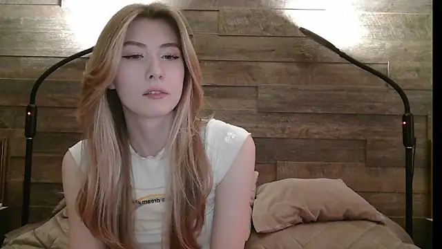 Snapshot of ErikaShyy chatting on March 12, 2025, 11:42 am ErikaShyy online show from March 12, 2025, 11:42 am