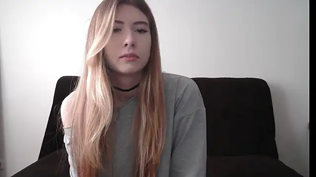 Snapshot of ErikaShyy chatting on October 6, 2025, 11:29 am ErikaShyy online show from October 6, 2025, 11:29 am
