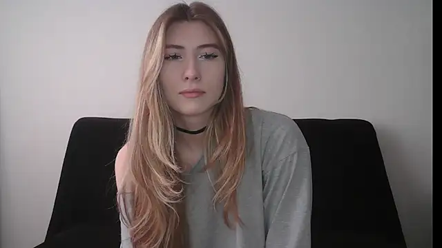 Snapshot of ErikaShyy chatting on October 14, 2025, 11:00 am ErikaShyy online show from October 14, 2025, 11:00 am