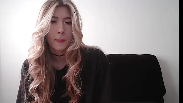 Snapshot of ErikaShyy chatting on October 30, 2025, 10:16 am ErikaShyy online show from October 30, 2025, 10:16 am