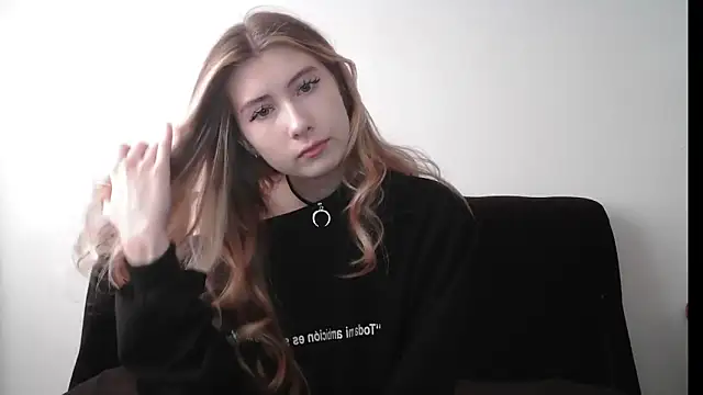 Snapshot of ErikaShyy chatting on November 6, 2025, 11:00 am ErikaShyy online show from November 6, 2025, 11:00 am