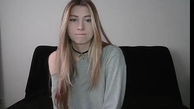 Snapshot of ErikaShyy chatting on November 13, 2025, 11:20 am ErikaShyy online show from November 13, 2025, 11:20 am