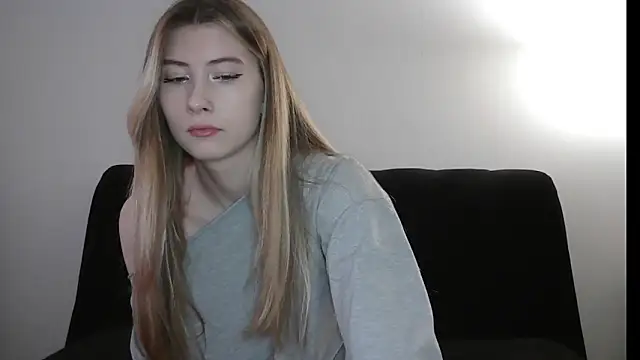 Snapshot of ErikaShyy chatting on November 20, 2025, 10:59 am ErikaShyy online show from November 20, 2025, 10:59 am