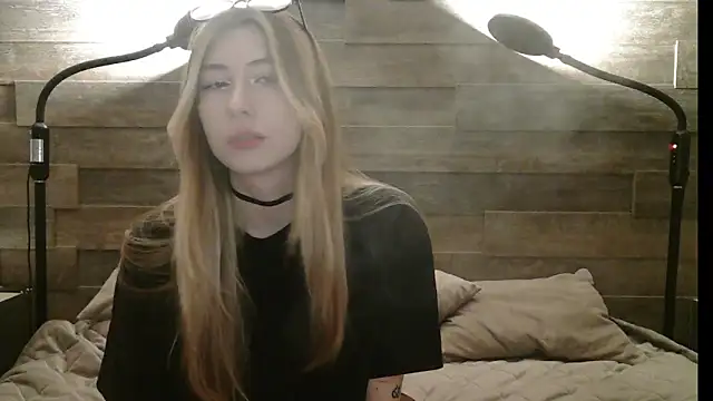 Snapshot of ErikaShyy chatting on December 1, 2025, 11:15 am ErikaShyy online show from December 1, 2025, 11:15 am