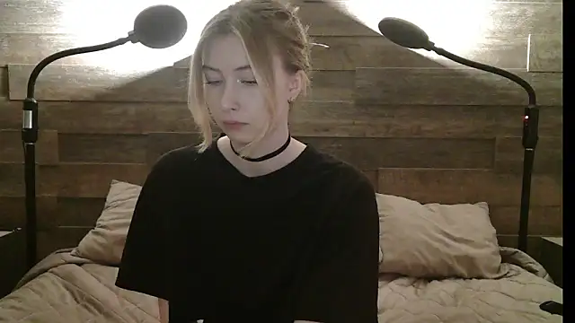 Snapshot of ErikaShyy chatting on December 2, 2025, 10:42 am ErikaShyy online show from December 2, 2025, 10:42 am