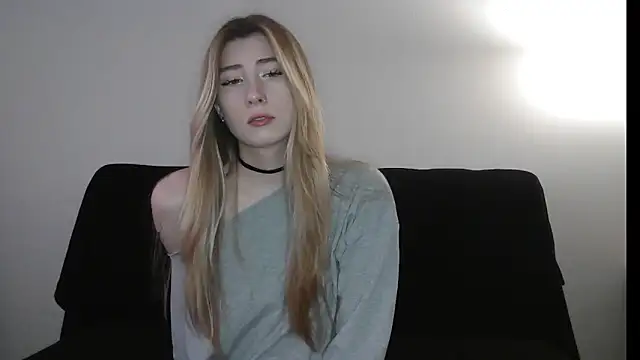 Snapshot of ErikaShyy chatting on December 15, 2025, 11:14 am ErikaShyy online show from December 15, 2025, 11:14 am