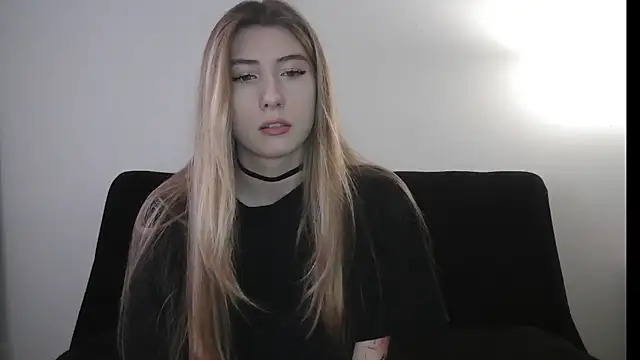 Snapshot of ErikaShyy chatting on December 17, 2025, 10:54 am ErikaShyy online show from December 17, 2025, 10:54 am