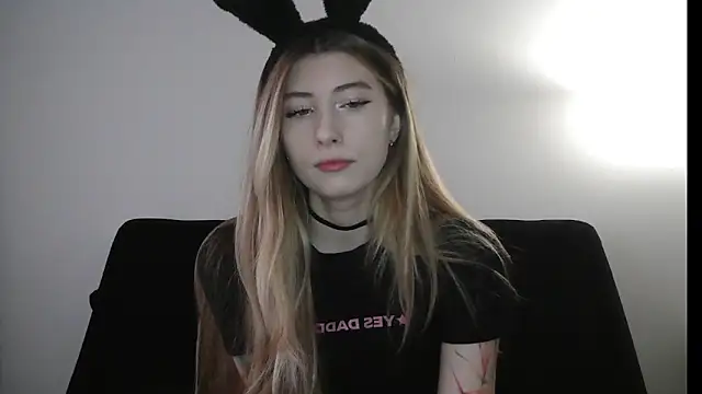 Snapshot of ErikaShyy chatting on December 18, 2025, 11:16 am ErikaShyy online show from December 18, 2025, 11:16 am