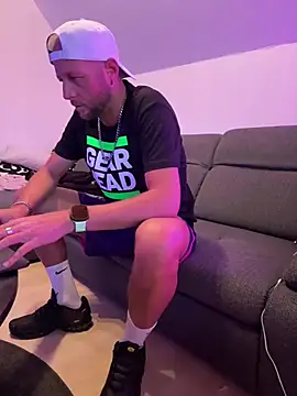 nikeaddicted2 online show from January 18, 2026, 8:07 am