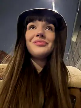 Sophie Avory online show from November 25, 2025, 7:47 pm