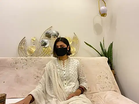 Snapshot of MaYaa__11 chatting on February 14, 2025, 12:14 pm MaYaa 11 online show from February 14, 2025, 12:14 pm