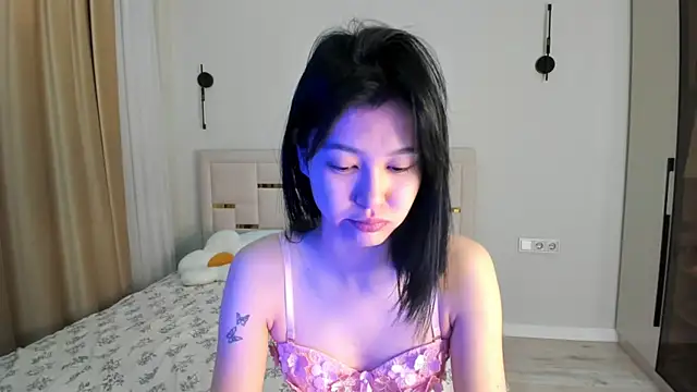 Snapshot of Lola_Peach chatting on January 15, 2026, 5:34 am Lola Peach online show from January 15, 2026, 5:34 am