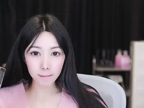 Nuyoah-77 online show from November 10, 2025, 4:06 pm