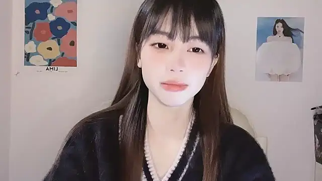 -Hottie online show from November 23, 2025, 4:18 pm