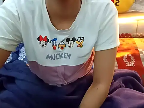 GoldnessAishu online show from December 4, 2024, 1:42 pm