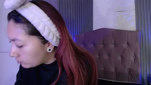 Mia Rinn online show from November 5, 2025, 1:55 pm