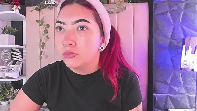 Snapshot of Mia_Rinn chatting on January 17, 2026, 2:22 pm Mia Rinn online show from January 17, 2026, 2:22 pm