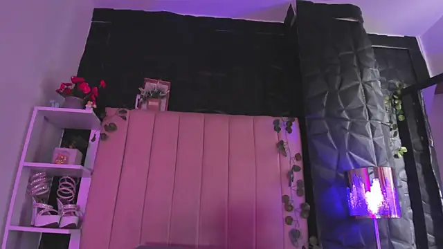 Snapshot of Mia_Rinn chatting on February 20, 2026, 1:33 pm Mia Rinn online show from February 20, 2026, 1:33 pm