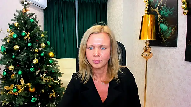 AgathaKlouin online show from December 28, 2024, 7:22 am